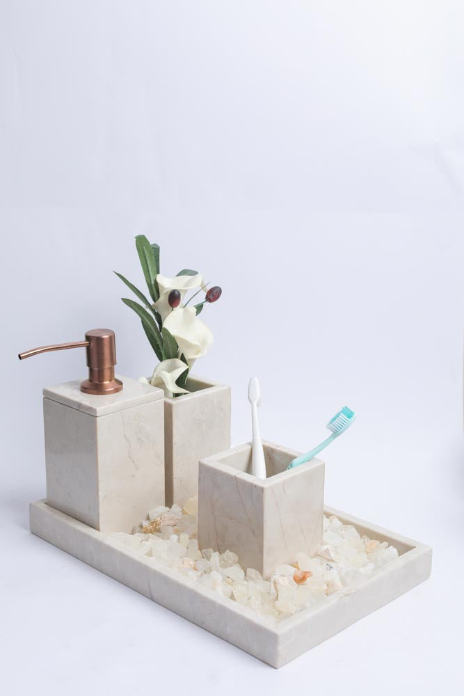 مجموعة حمام صغيرة مصنوعة يدويًا