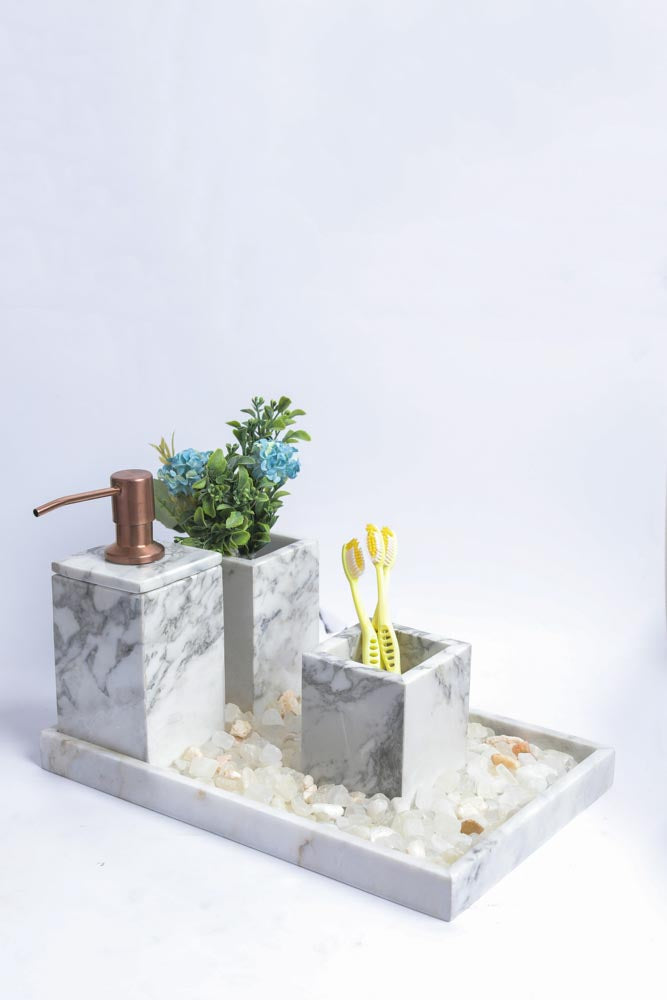 مجموعة حمام صغيرة مصنوعة يدويًا