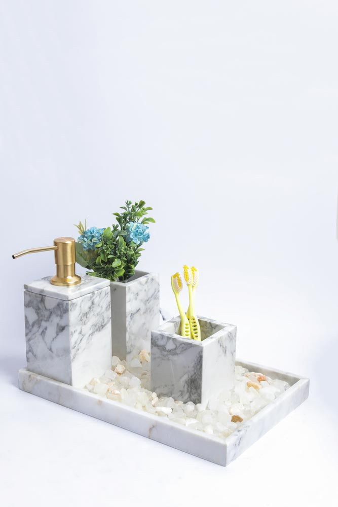 مجموعة حمام صغيرة مصنوعة يدويًا