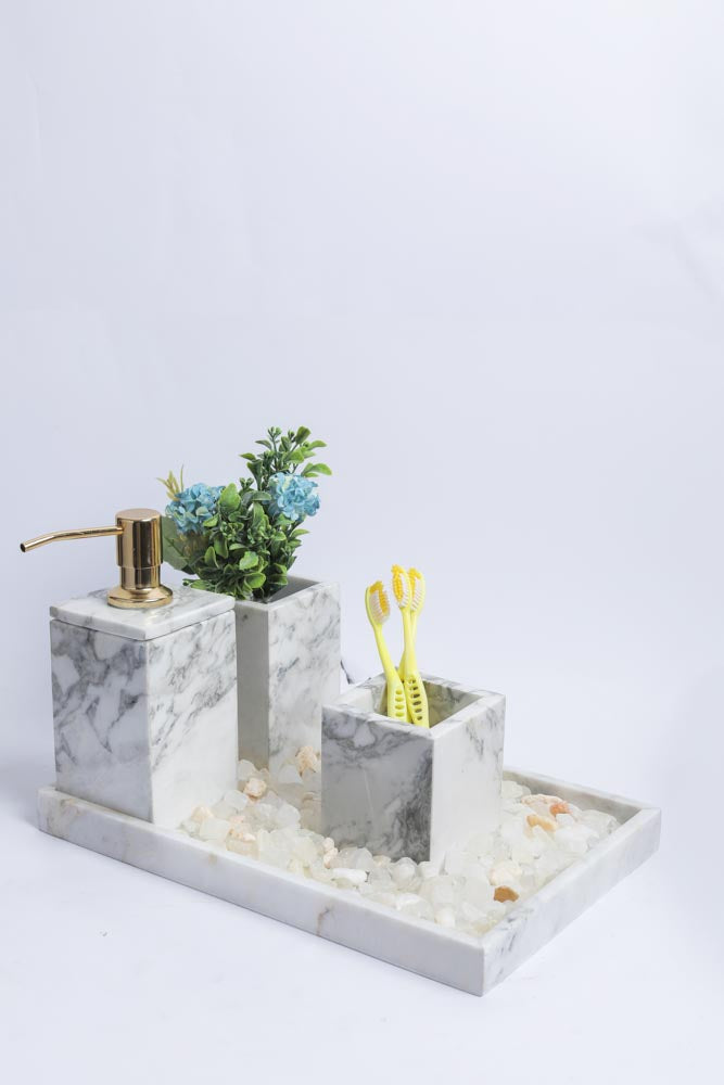 مجموعة حمام صغيرة مصنوعة يدويًا