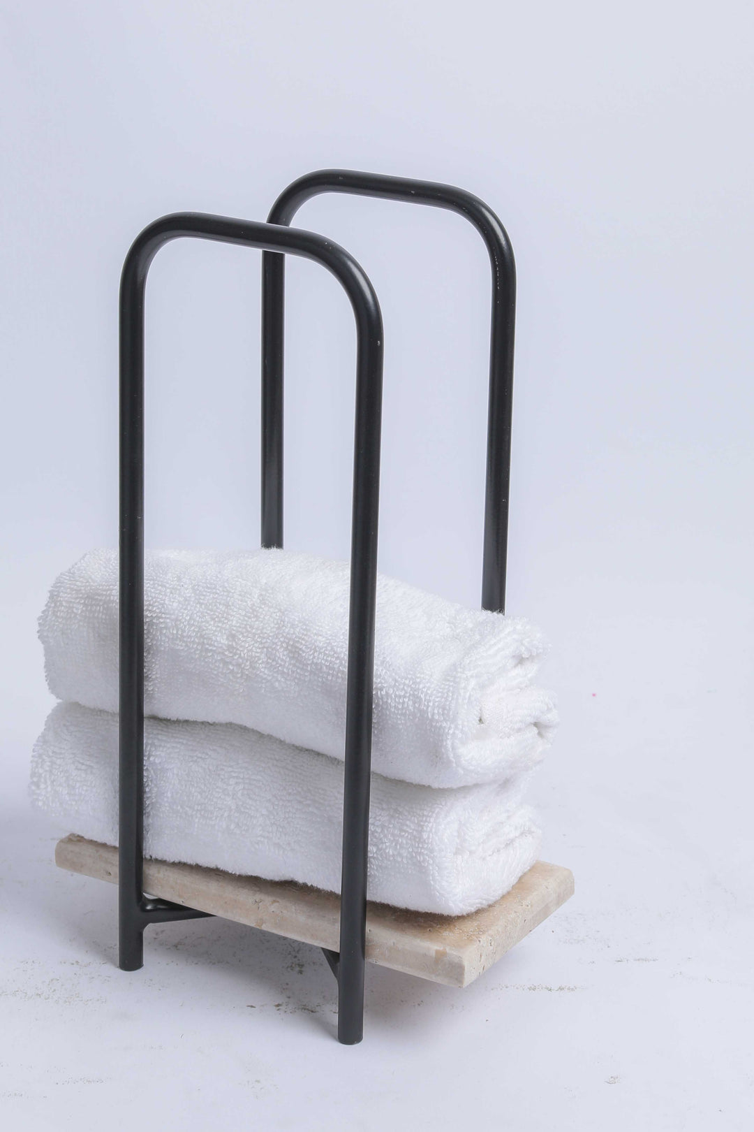 حامل المناشف