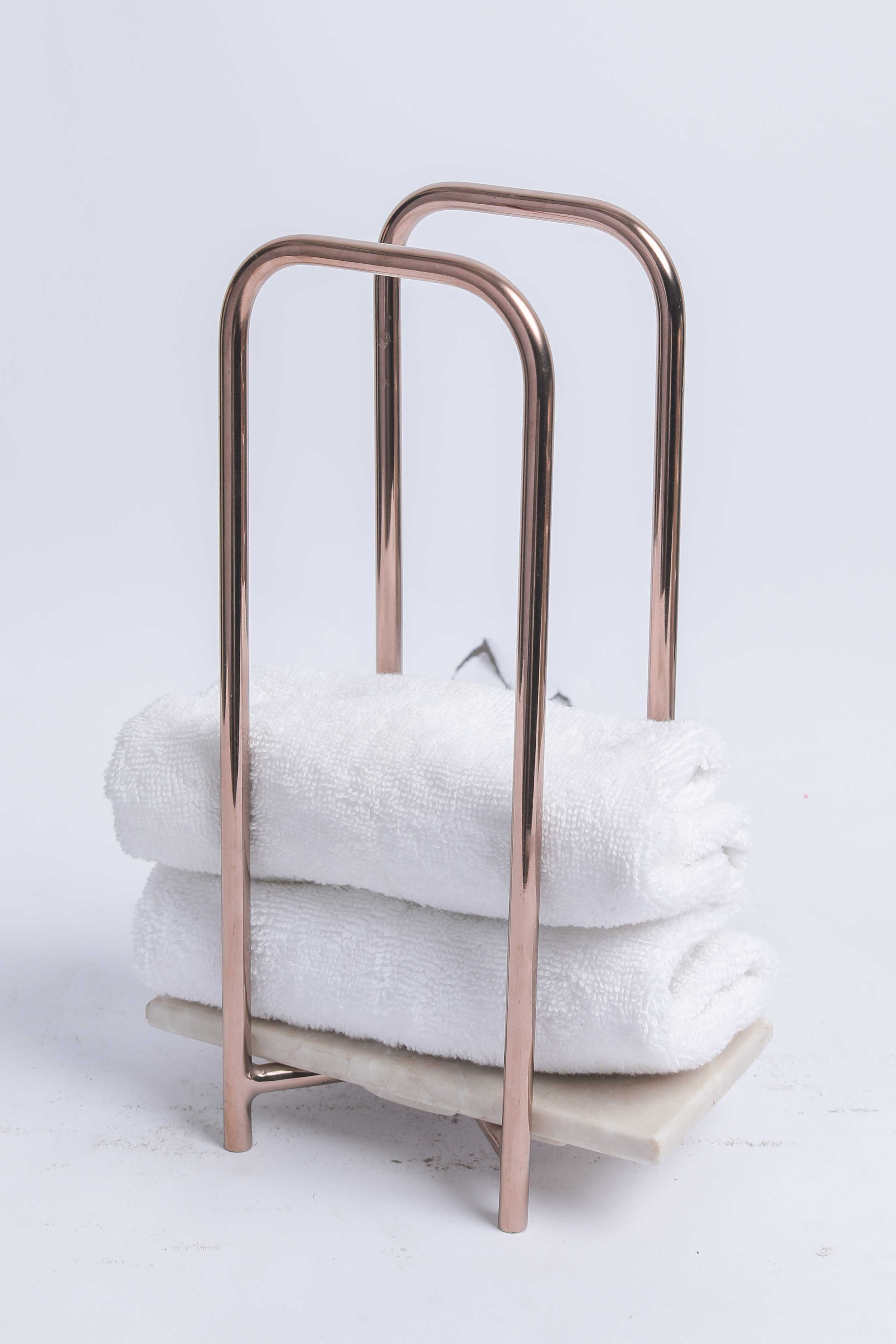 حامل المناشف