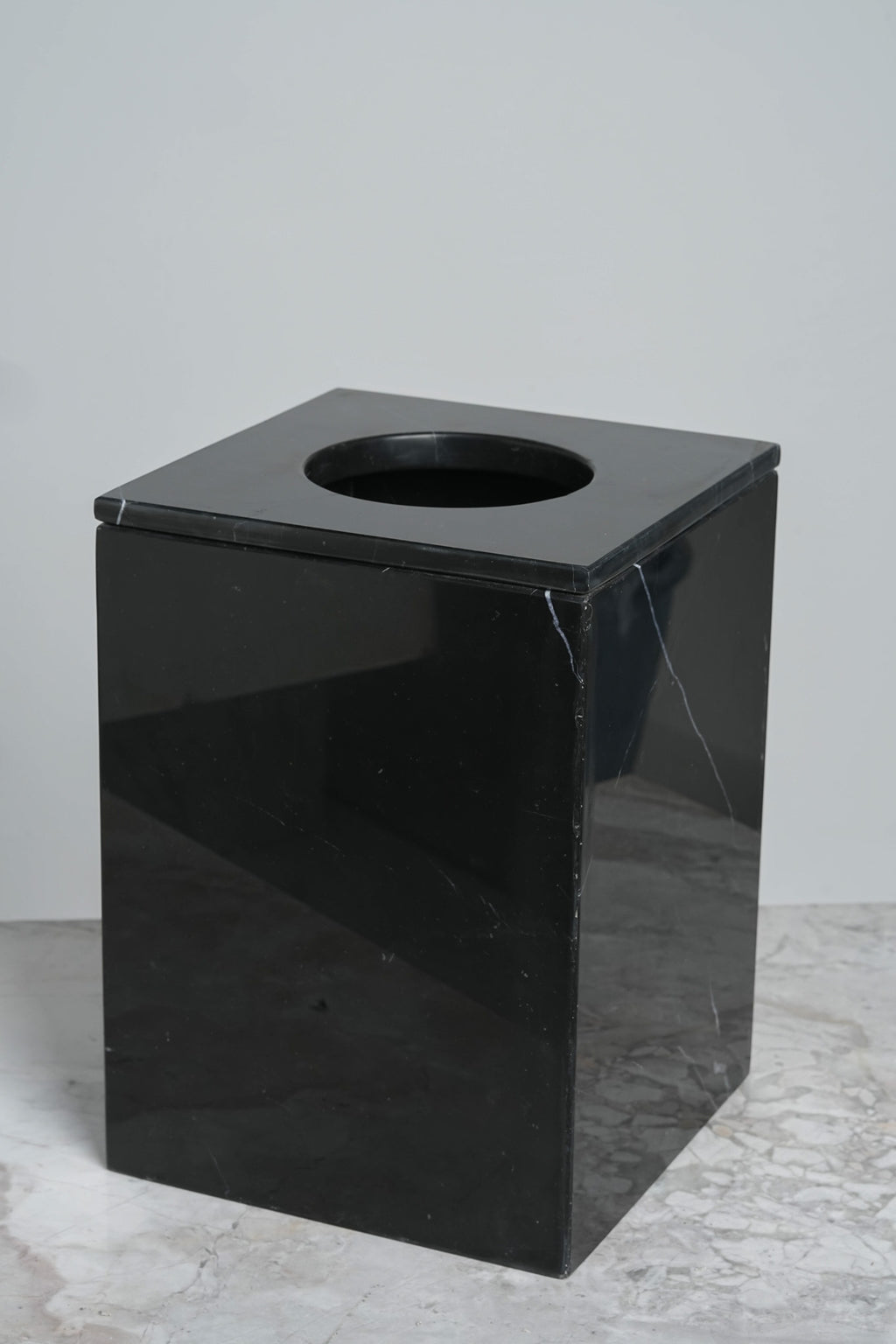 Marble Tissues basket with cover