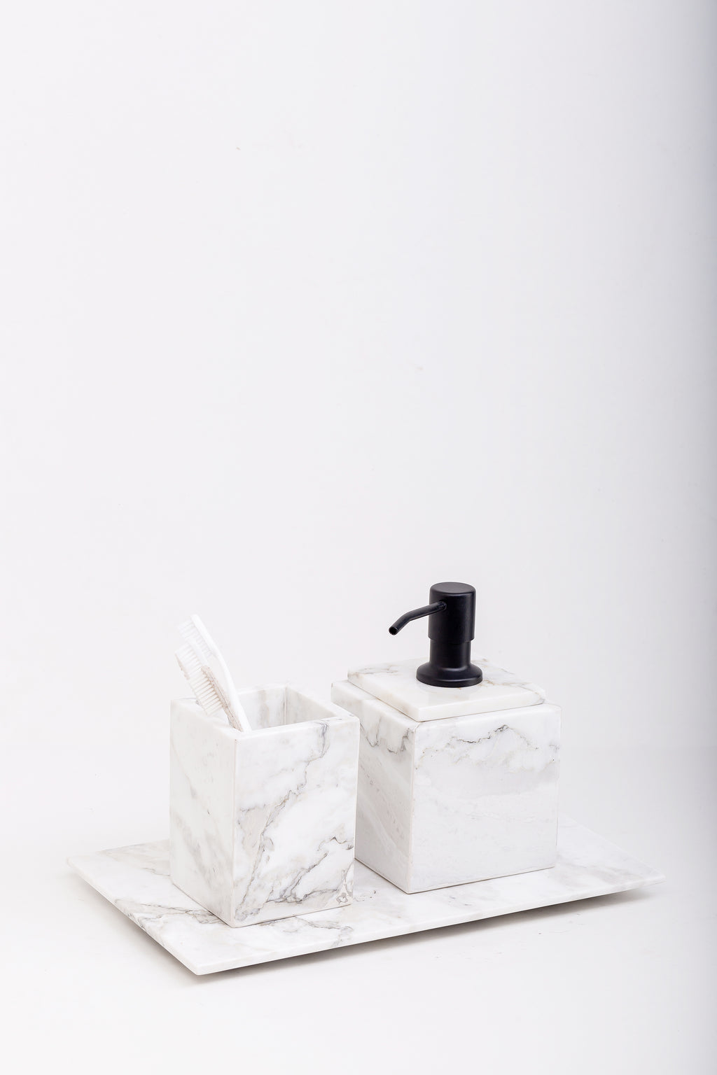 مجموعة حمام صغيرة مصنوعة يدويًا